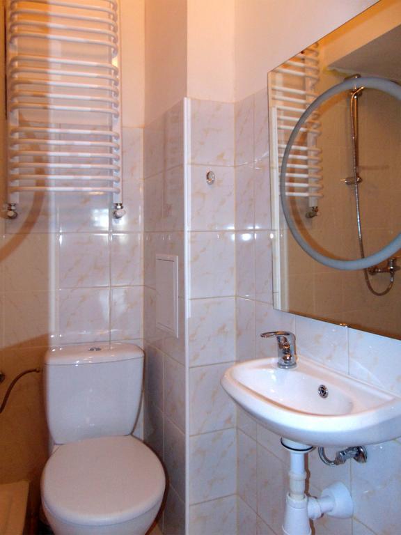 B Movie Guest Rooms Kraków Zewnętrze zdjęcie