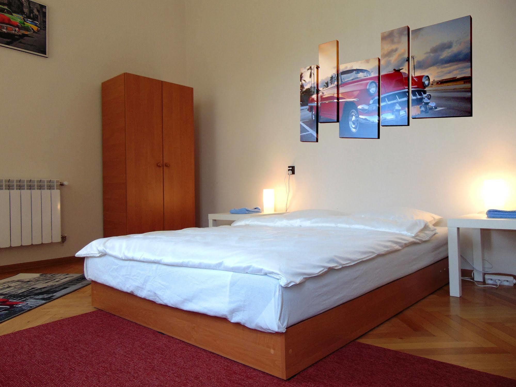 B Movie Guest Rooms Kraków Zewnętrze zdjęcie
