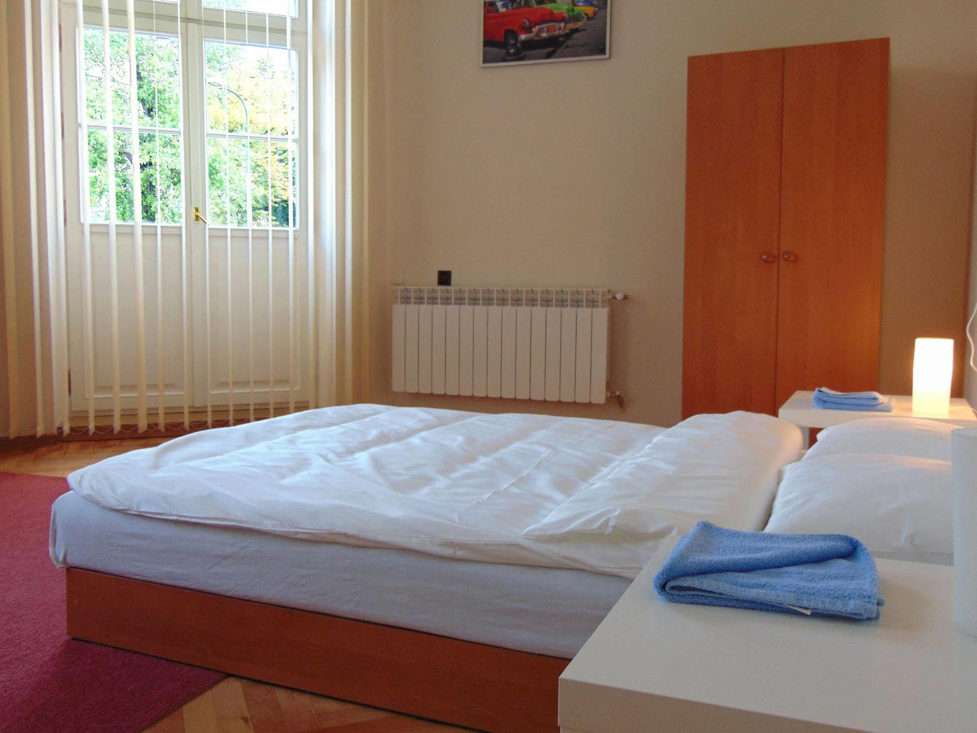 B Movie Guest Rooms Kraków Zewnętrze zdjęcie