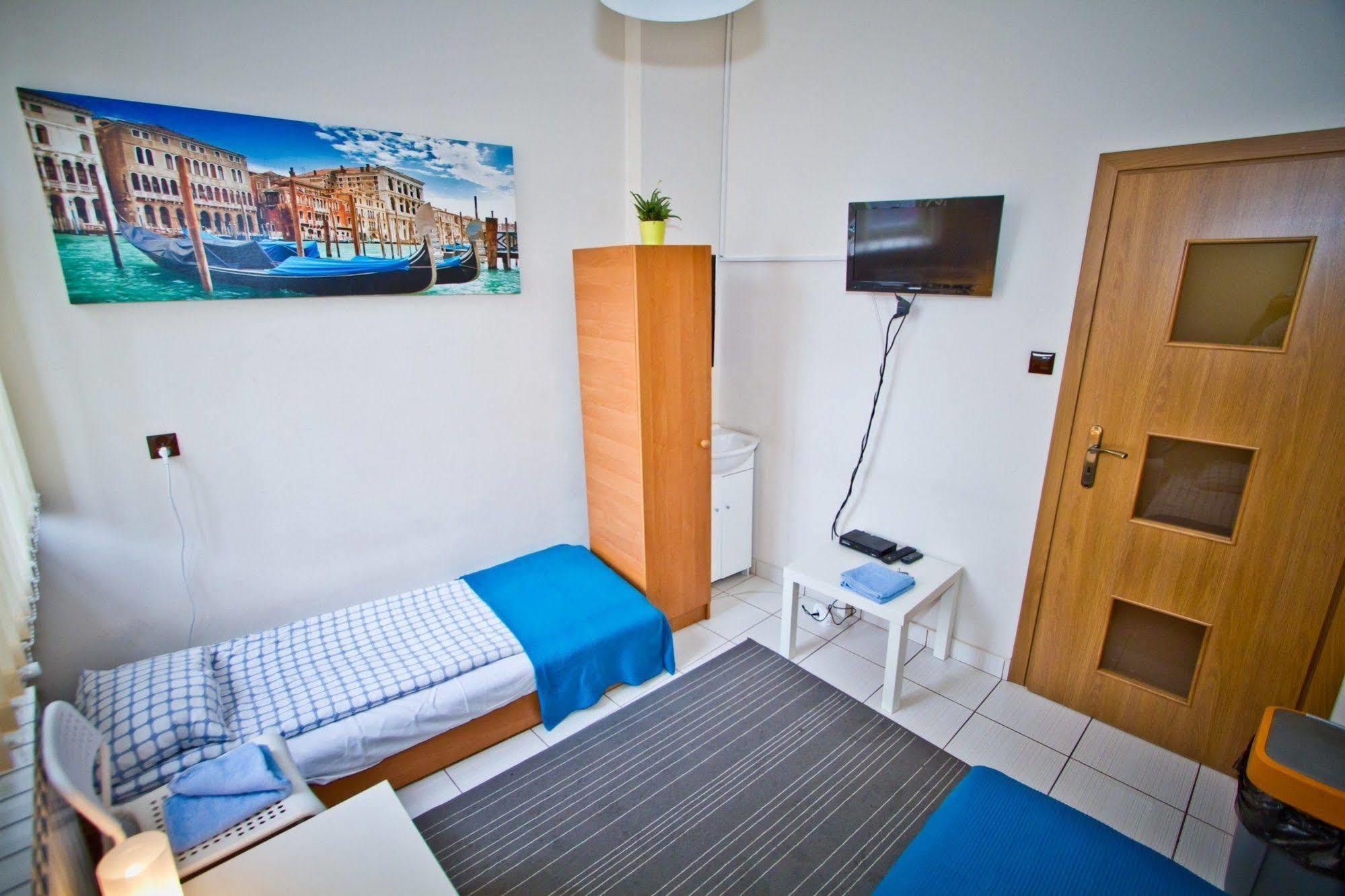 B Movie Guest Rooms Kraków Zewnętrze zdjęcie