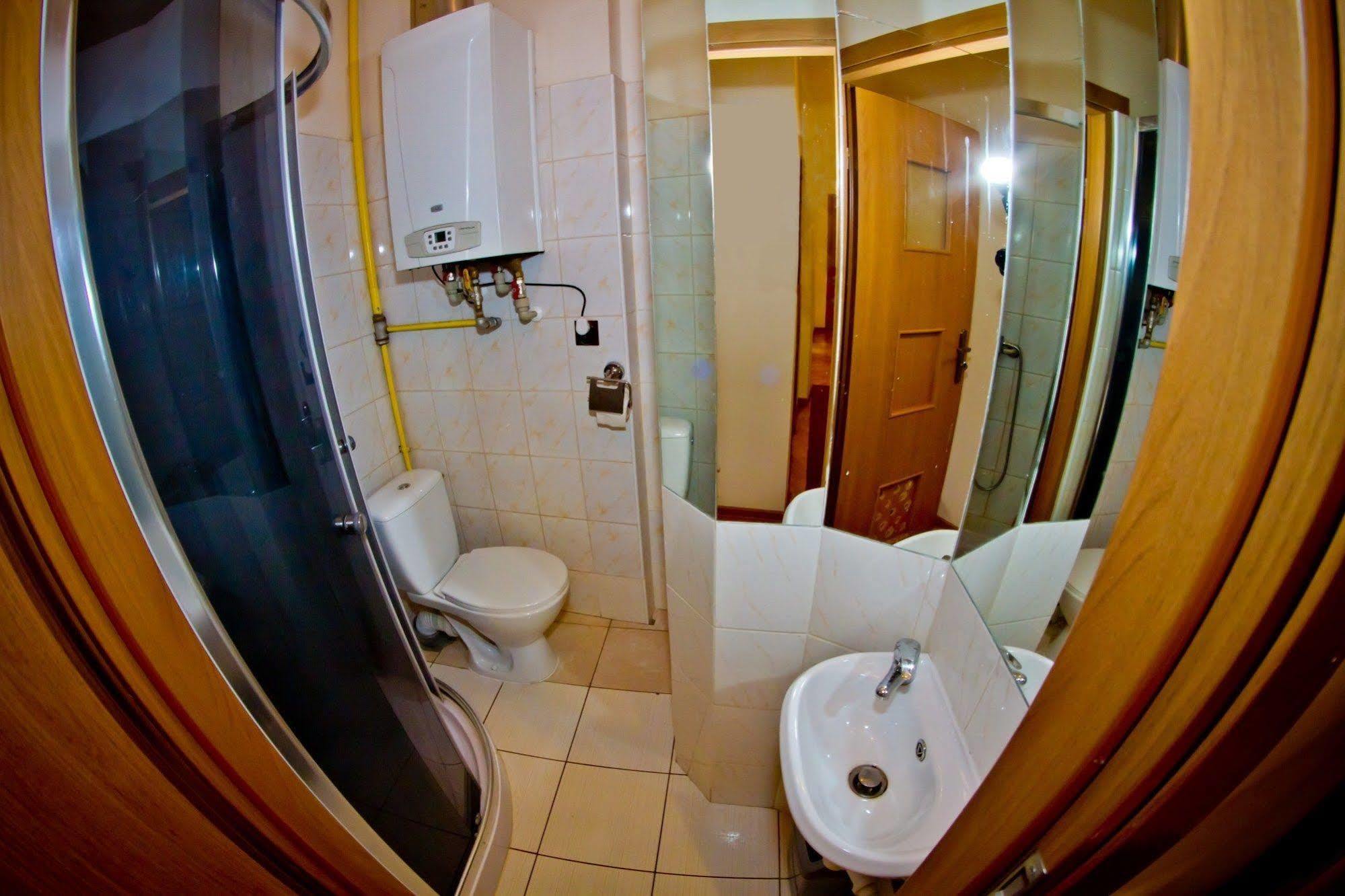B Movie Guest Rooms Kraków Zewnętrze zdjęcie