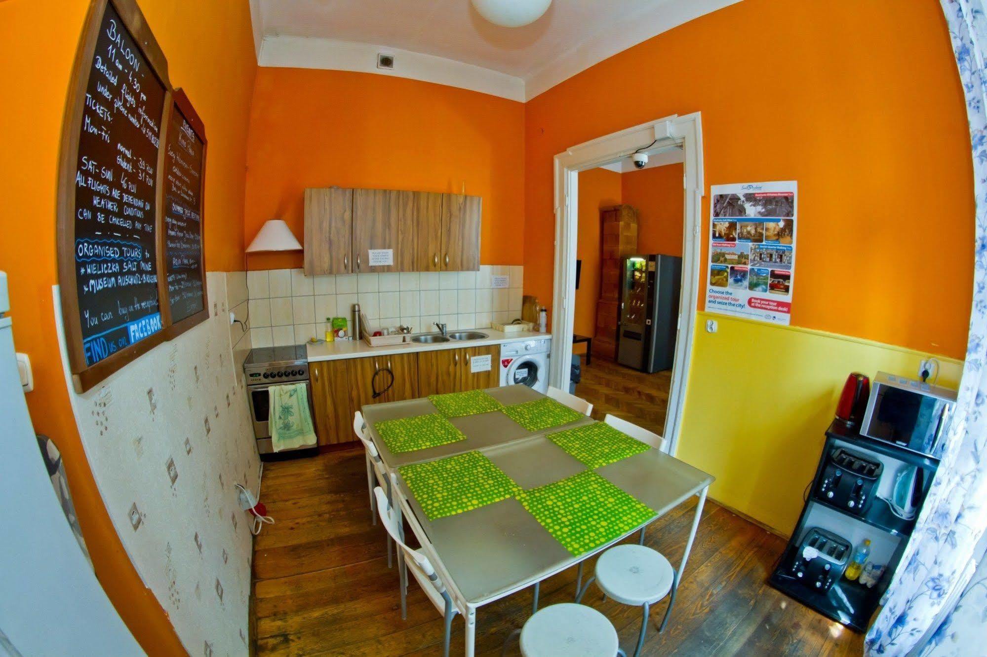 B Movie Guest Rooms Kraków Zewnętrze zdjęcie
