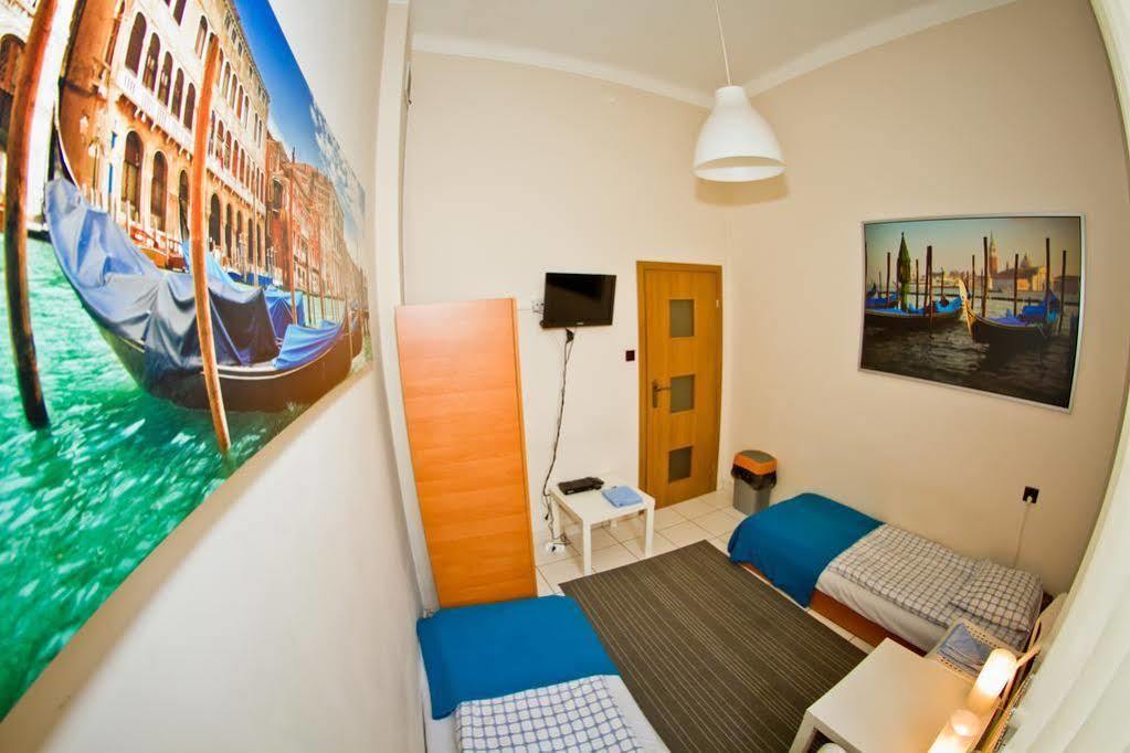 B Movie Guest Rooms Kraków Zewnętrze zdjęcie